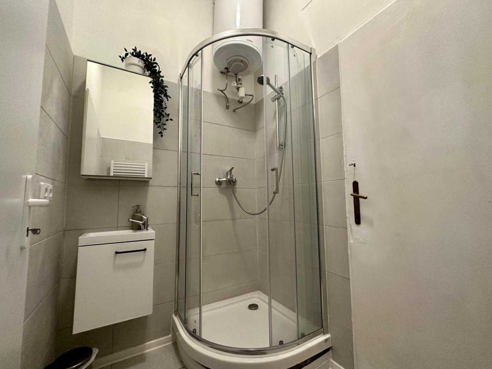 Spacious Apartment, 3 Min To U6 Metro Вена Экстерьер фото
