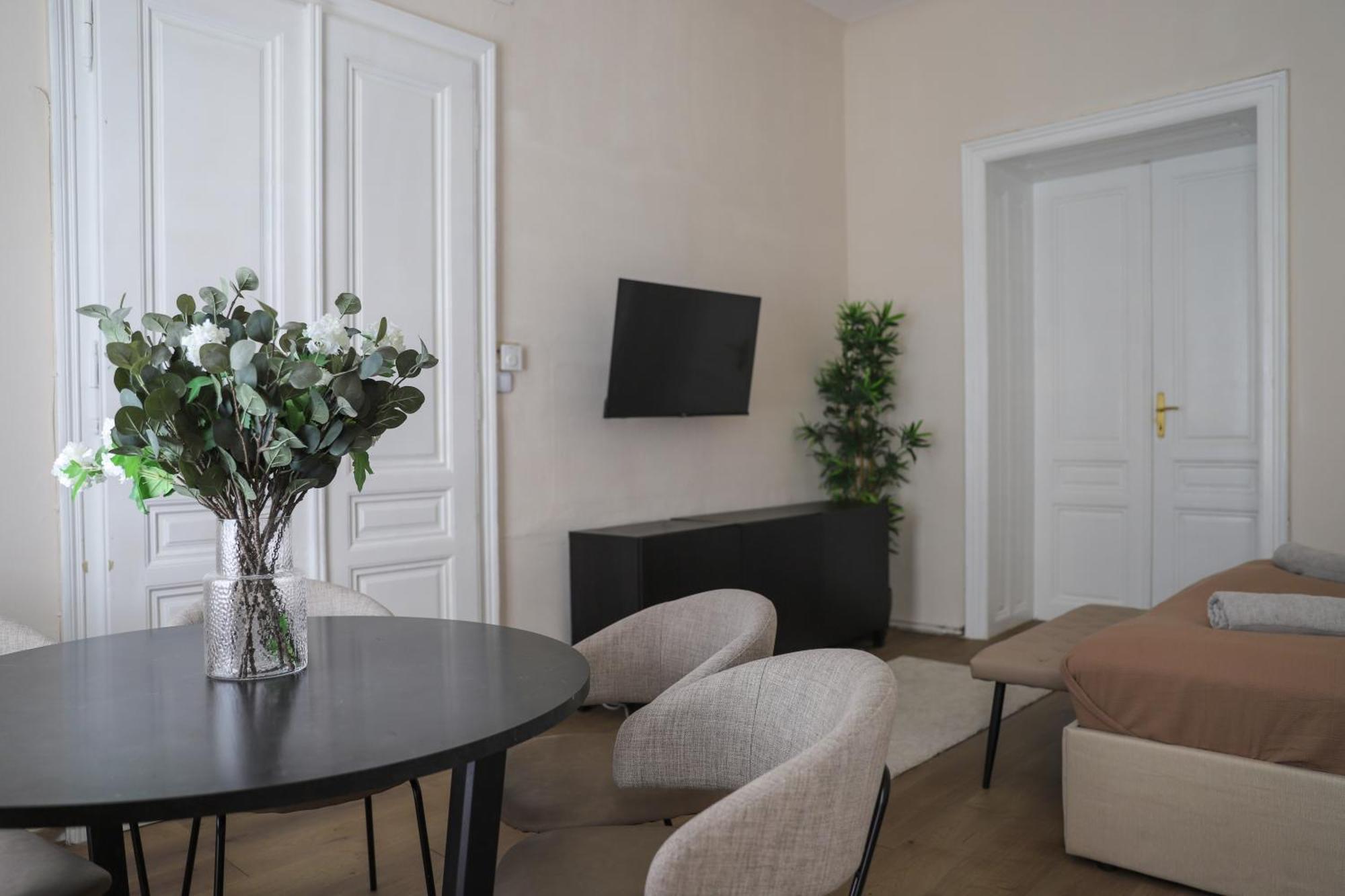 Spacious Apartment, 3 Min To U6 Metro Вена Экстерьер фото